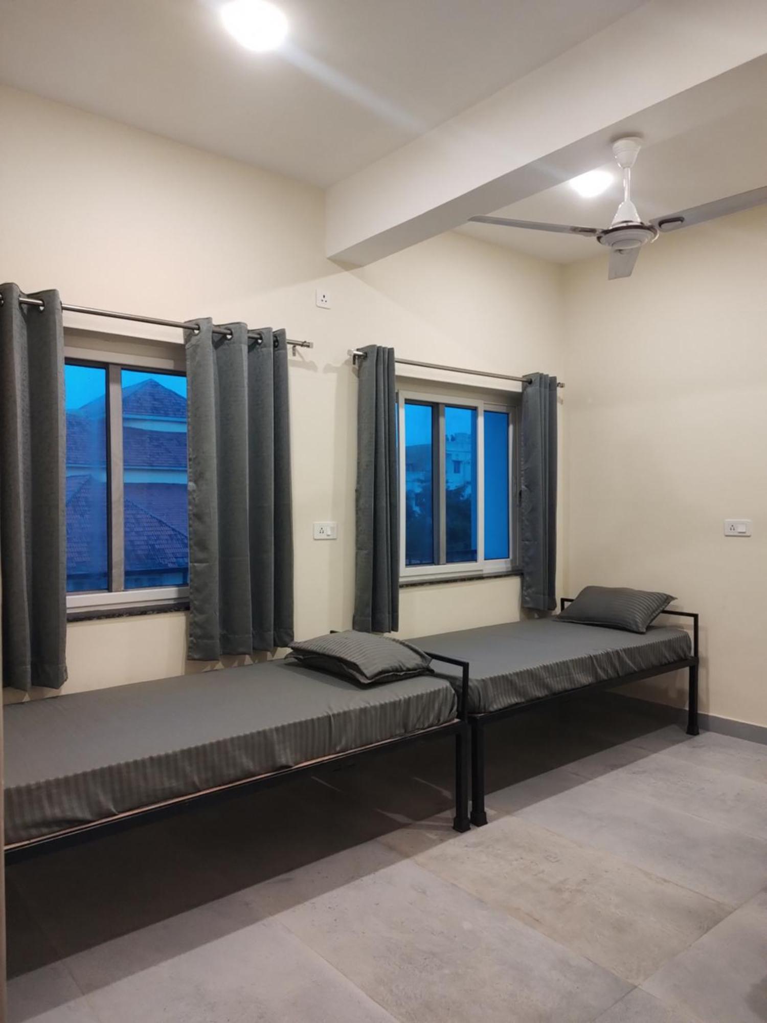 Tavasmi Hostel Puri Exterior photo