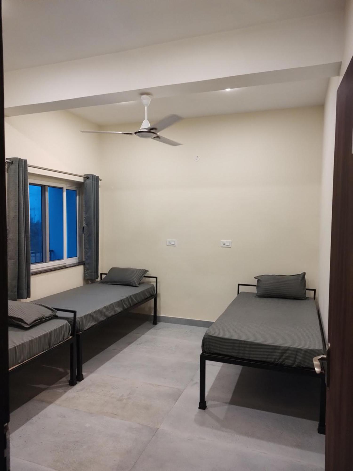 Tavasmi Hostel Puri Exterior photo