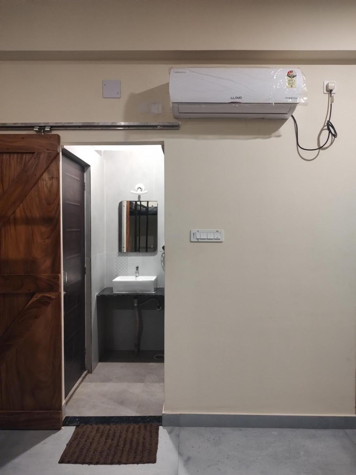 Tavasmi Hostel Puri Exterior photo